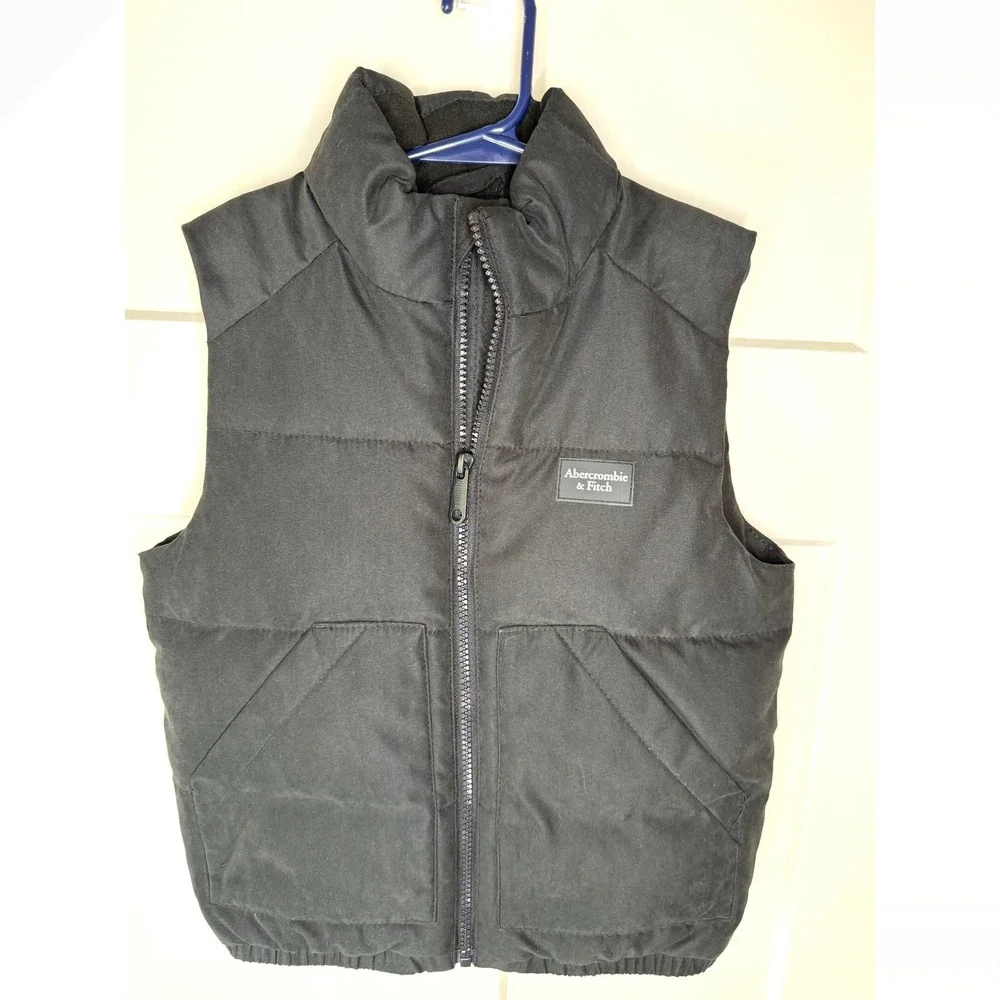 Abercrombie Kids Black Puffer Vest Wind Water Resistant Recycled‎ Fill Size 5/6